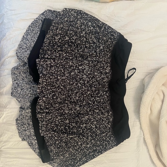 Lululemon Black and White Women's Skirt - Picture 3 of 4